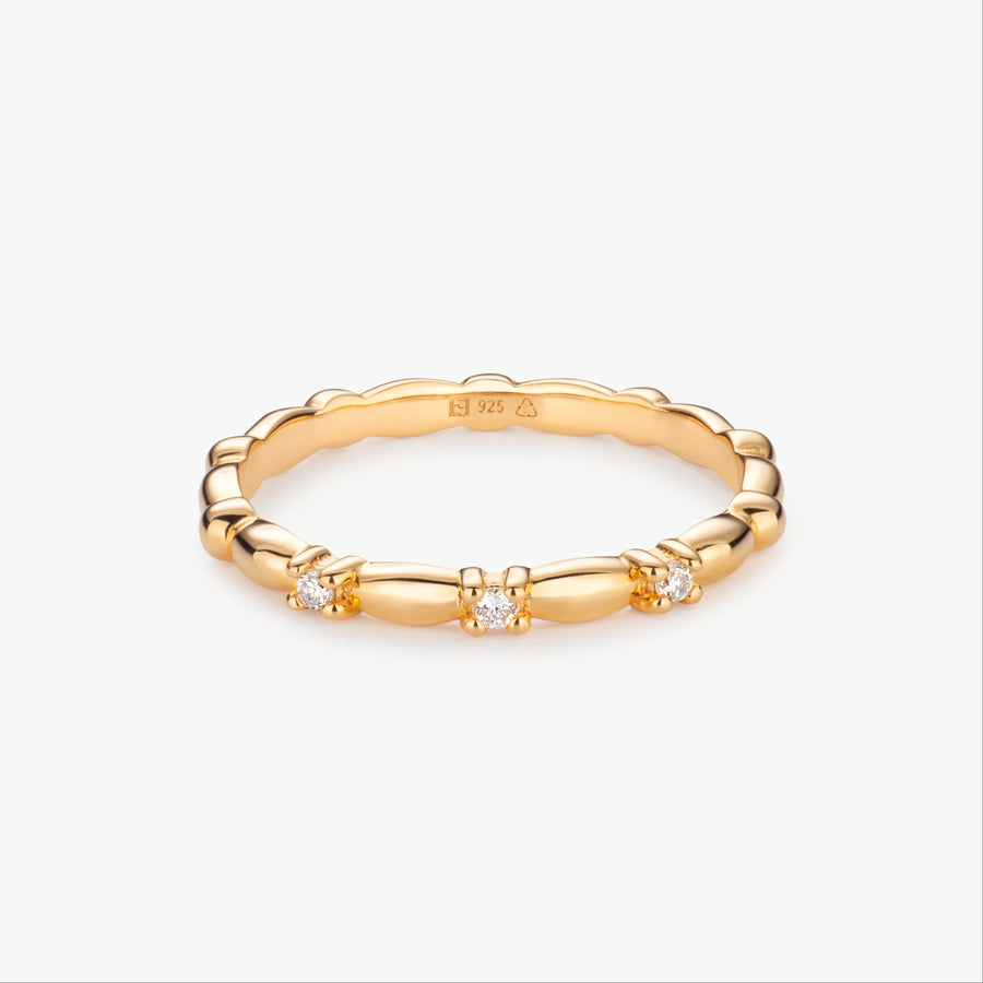 Grace ring with lab-grown diamonds from L'ERA Jewellery