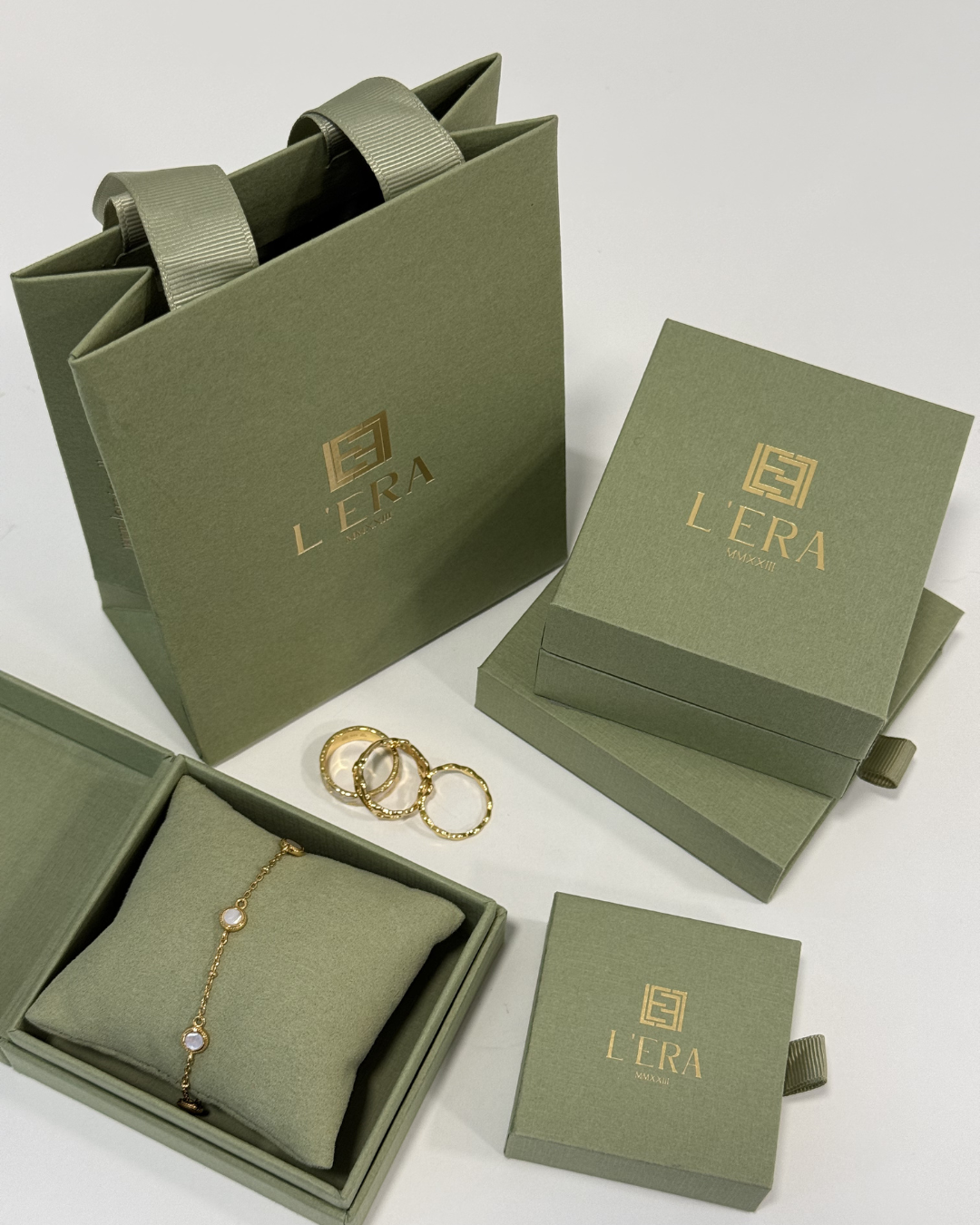 L'ERA packaging and gift bag.