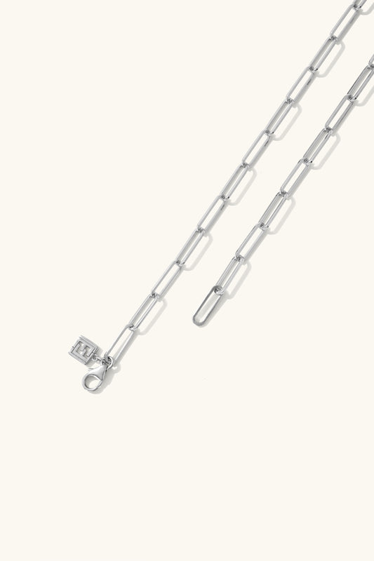 Extendable paperclip chain with L'ERA logo tag in sterling silver. L'ERA Jewellery