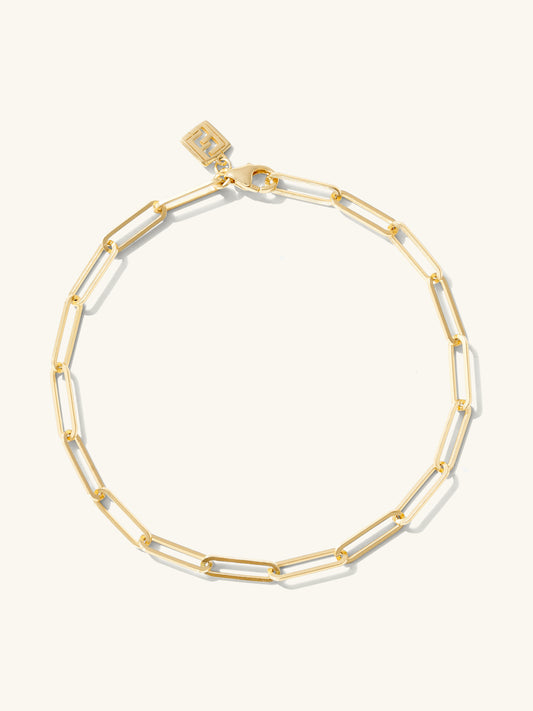 Extendable paperclip bracelet with L'ERA logo tag in gold vermeil. L'ERA Jewellery