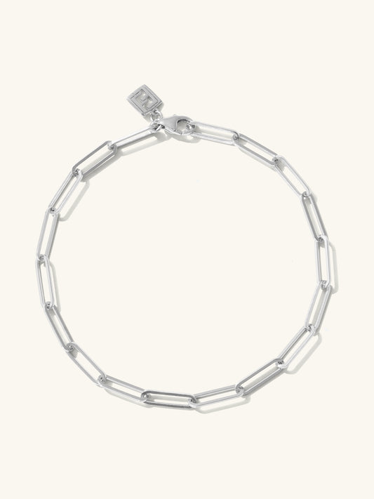 Extendable paperclip bracelet with L'ERA logo tag in sterling silver. L'ERA Jewellery