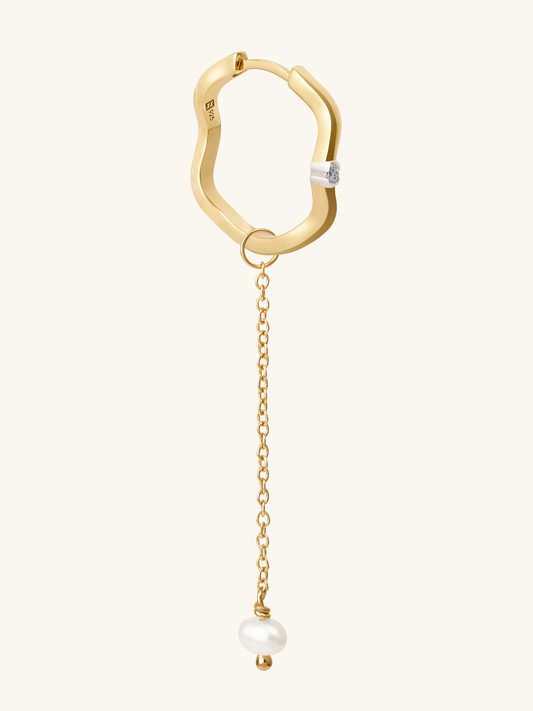 Single freshwater cultured pearl drop add-on charm suspended from wave hoop earrings with lab-grown diamond  in gold vermeil. L'ERA Jewellery