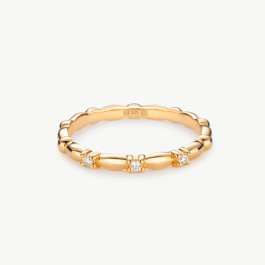 Grace ring with lab-grown diamonds from L'ERA Jewellery