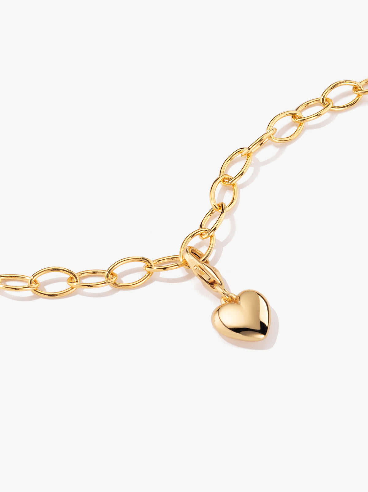 Heart bracelet charm on chain in gold vermeil