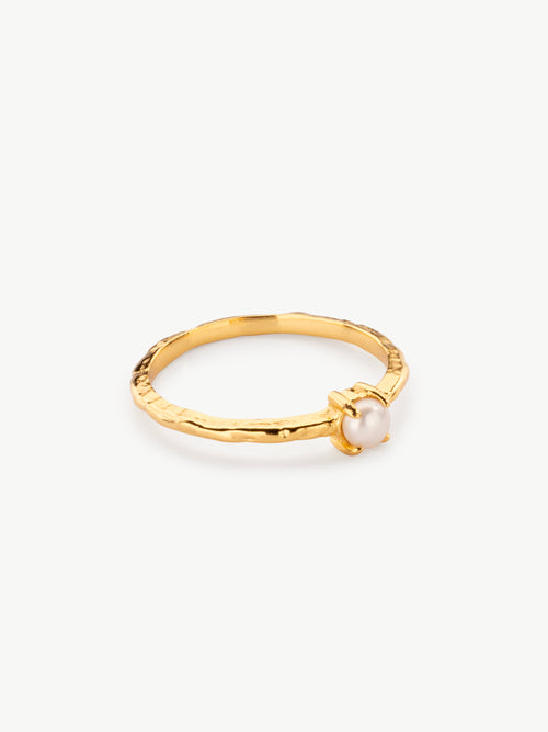 Claw set pearl ring in gold