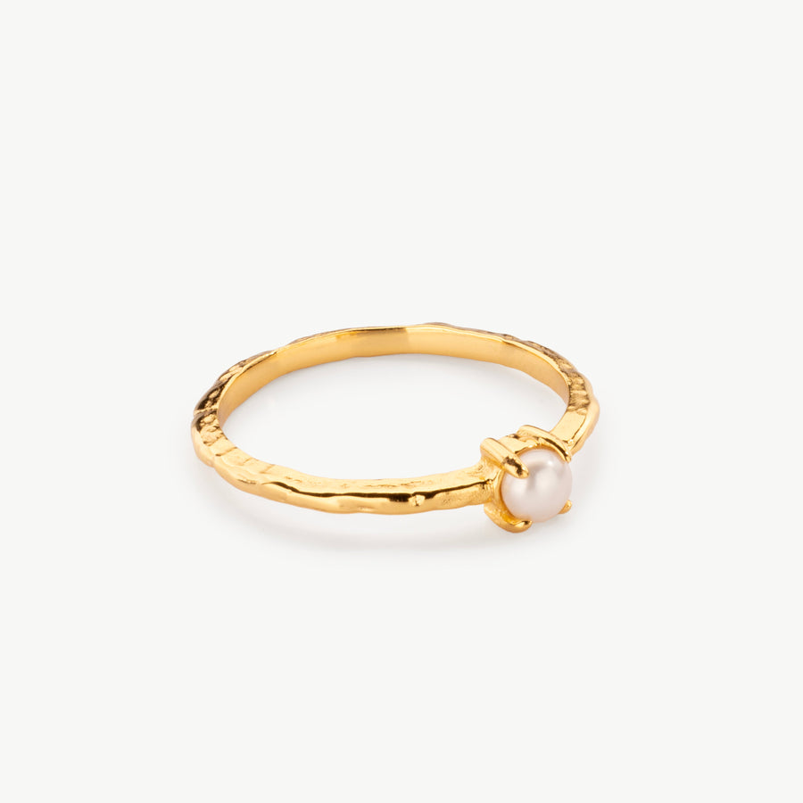 Claw set pearl ring in gold