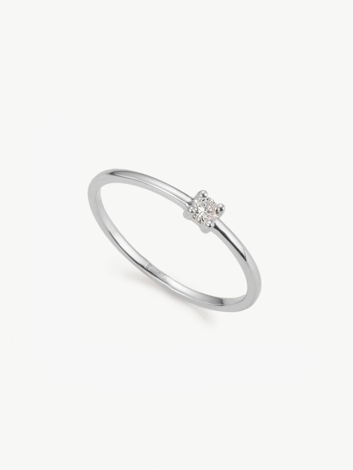lab grown diamond solitaire ring in sterling silver from L'ERA jewellery