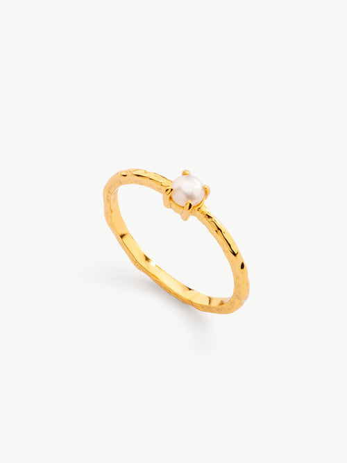 Claw set pearl ring in gold