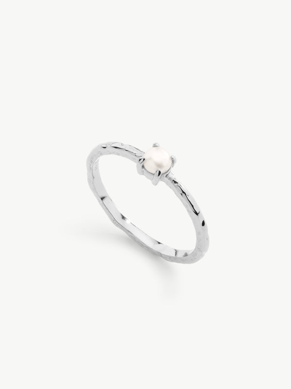 Claw set pearl ring in silver