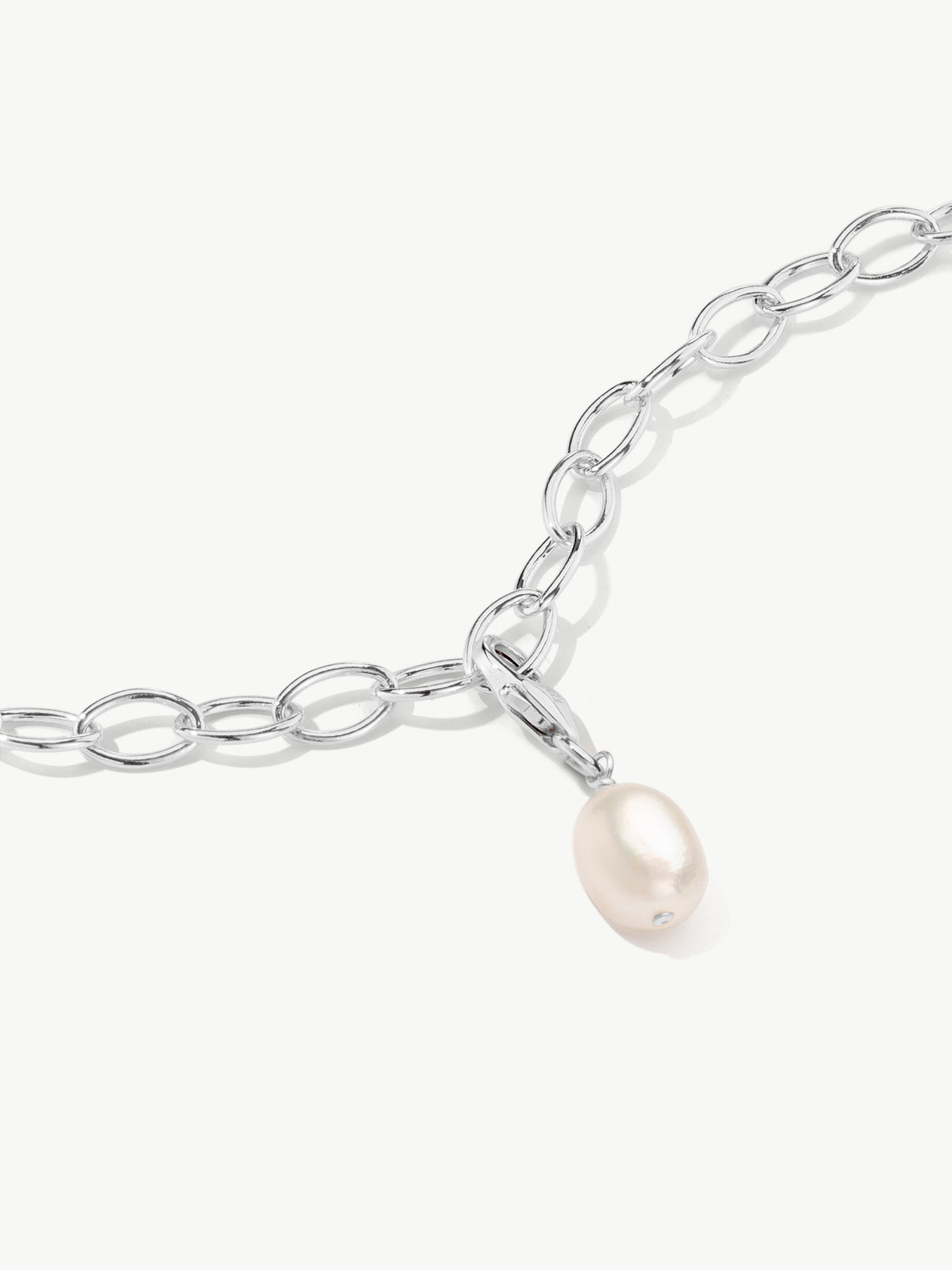 Baroque Pearl bracelet charm in silver on chain