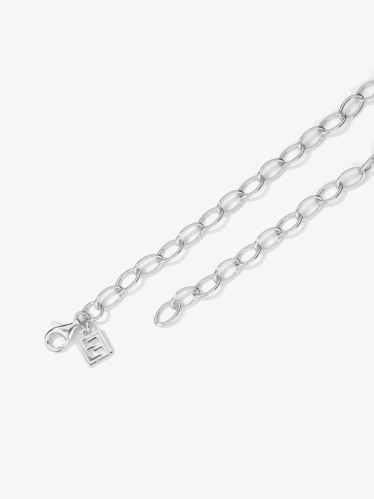Storia oval link chain clasp in silver