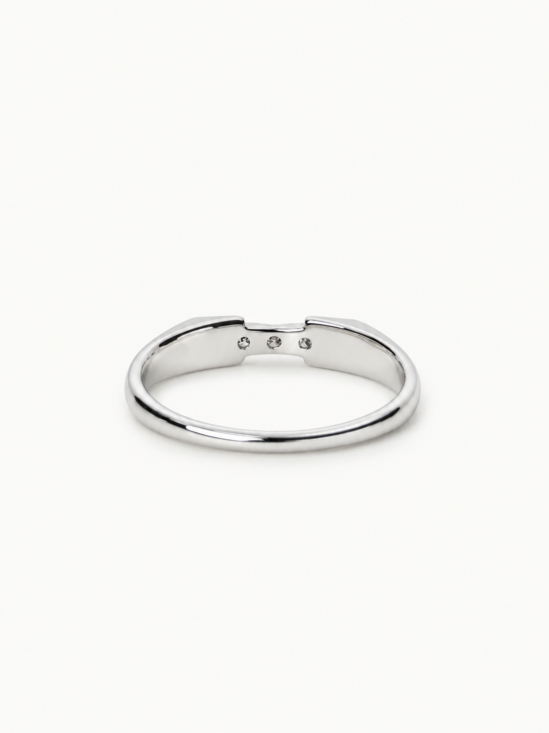 Crossover diamond signet ring (Sample)