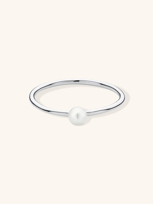 Freshwater pearl ring in silver