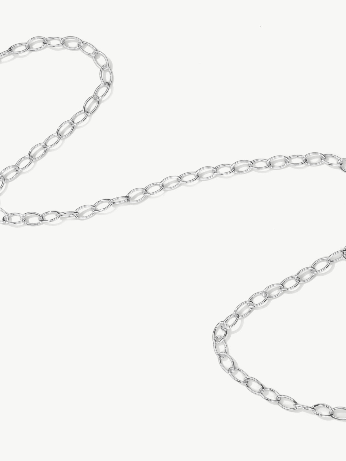 Storia oval link chain in silver different angle